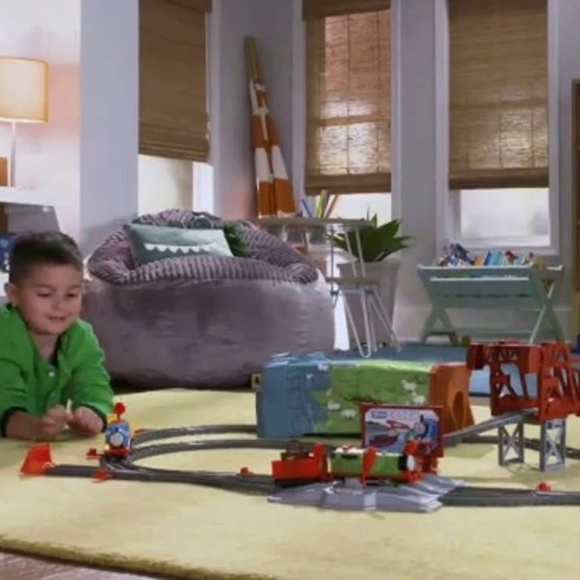 Talking Thomas & Percy Train Set, Motorized Train and Track 42 Pieces New In Box - Picture 15 of 17